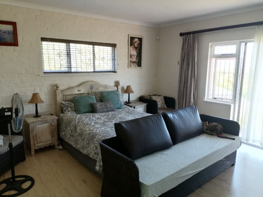 To Let 4 Bedroom Property for Rent in Heldervue Western Cape